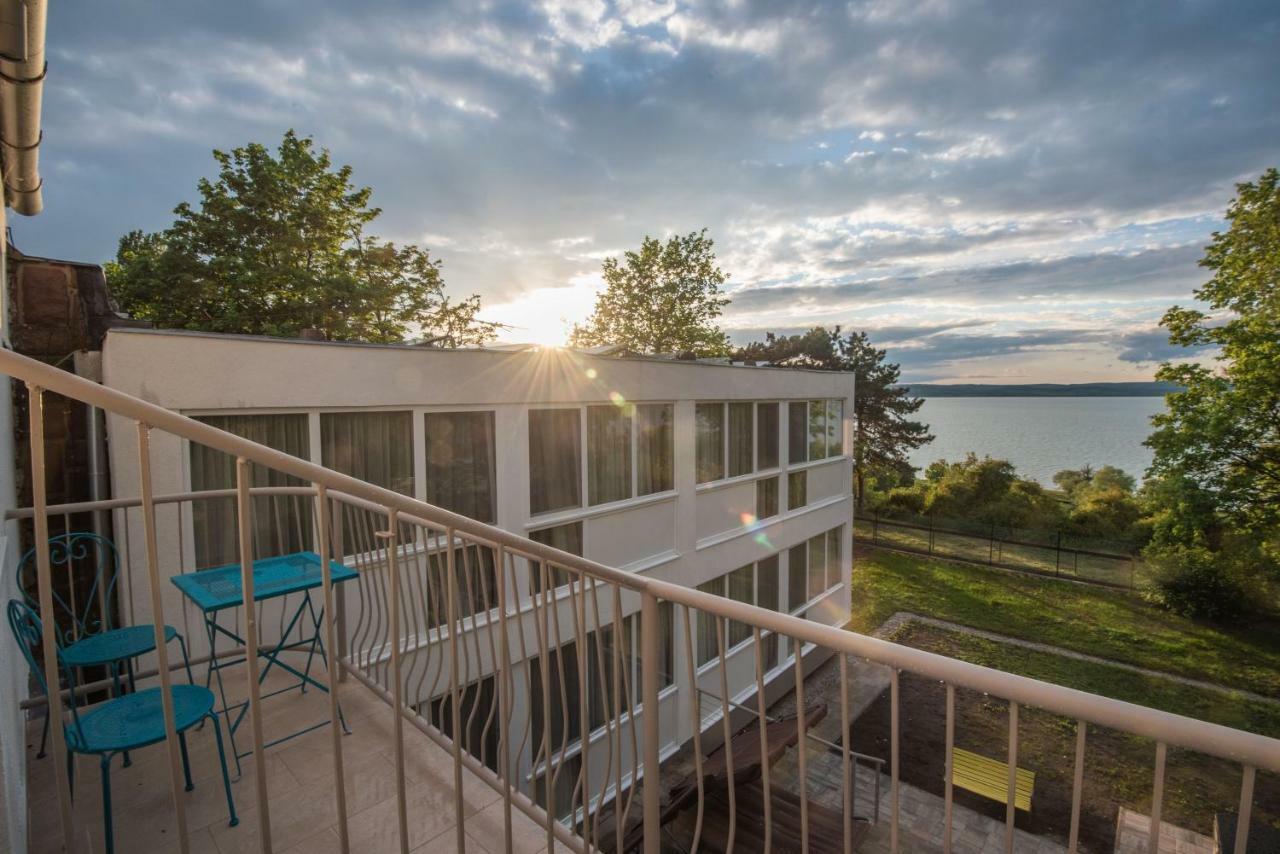 Magaspart Panzio Balatonfoldvar Exterior photo